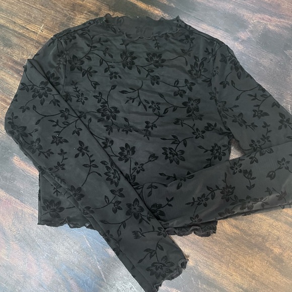 SHEIN Tops - SHEIN Black Sheer Floral Pattern Fitted Crop Top